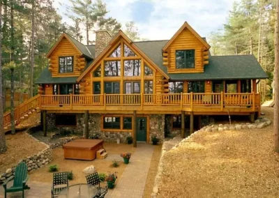 Ağaç ev nerelerde kullanılır?Ağaç evler hem eğlenmek hem barınmak için tercih edildikleri gibi dekoratif olarak da park, bahçe dizaynlarında, peyzaj mimarisinde önemli bir yere sahip olmuştur. Küçük çocuklar için oyun alanı, sporcular ve tatilciler için barınak özelliği ile öne çıkmaktadır. Ağaç evleri kullanarak lokanta tarzı işletme olarak hizmet verenler yanında son dönemde ağaç evler otel olarak da kullanılmaktadır. Bu da ticari bir kazanç elde etmek isteyenler için ağaç evi cazip hale getirmektedir.